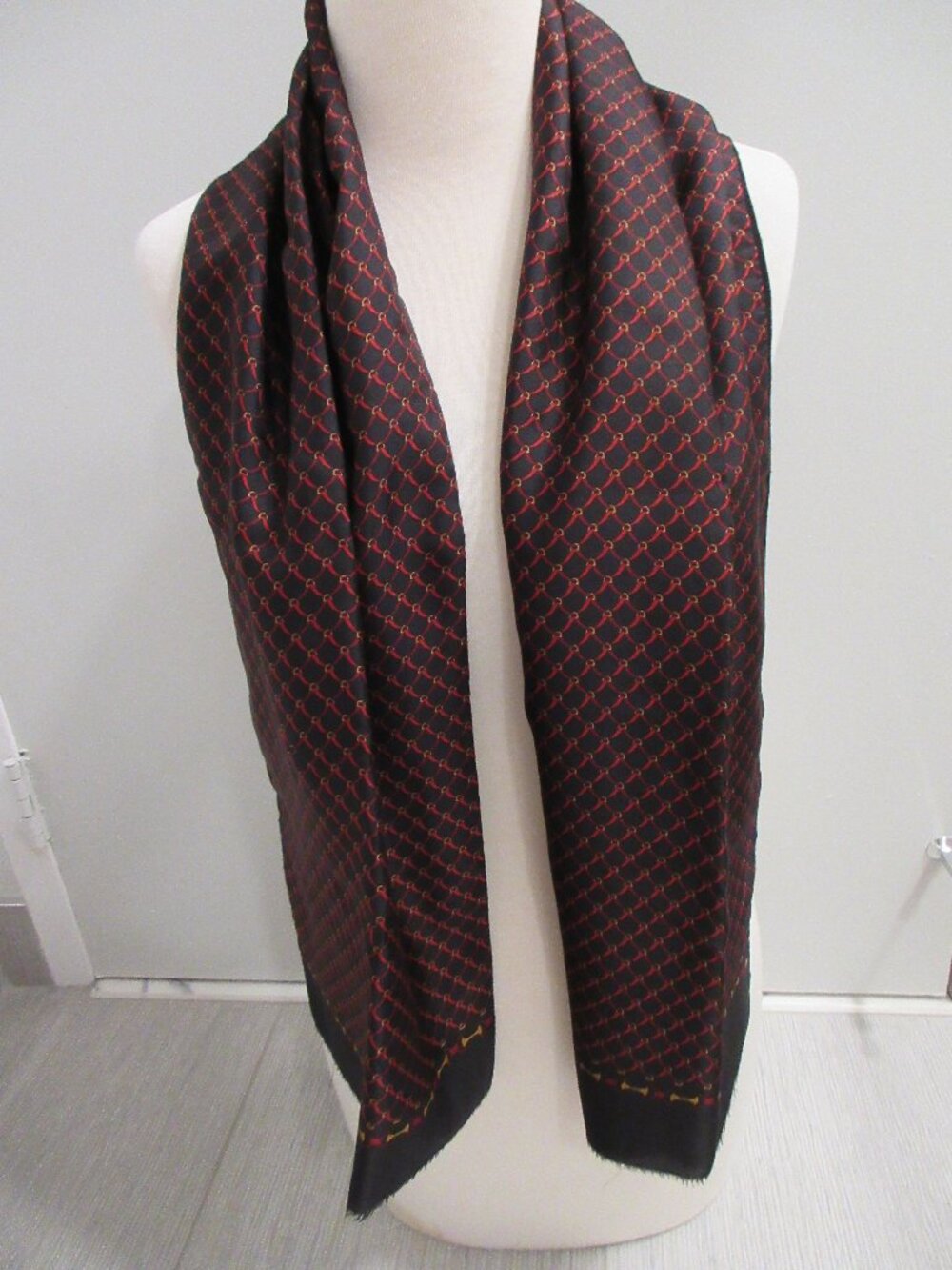 Paolo Designed By Paolo Gucci Scarf Made In Italy 100% Silk 100% Wool Reversible